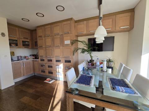 Apartamento T4 Duplex | Terraço | Garagem | Setúbal