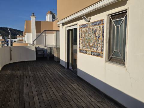 Apartamento T4 Duplex | Terraço | Garagem | Setúbal