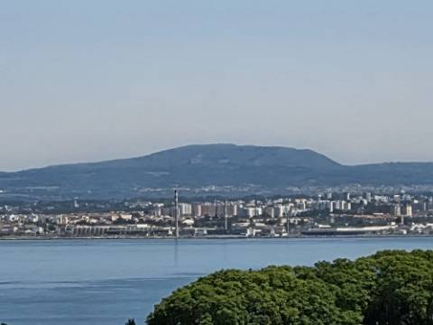 T1 Olaias | Vista para o Rio Tejo | Lugar de Garagem