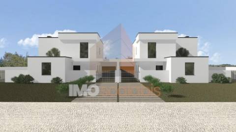 Moradia T4 com Piscina, Almeirim