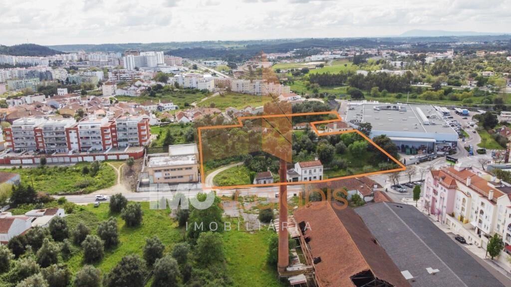Venda Exclusiva de 5 Lotes de Terreno Urbano com Área Total de 7.595 m²