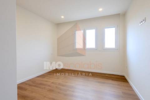Apartamento T2 com vista rio – 3.º andar com elevador