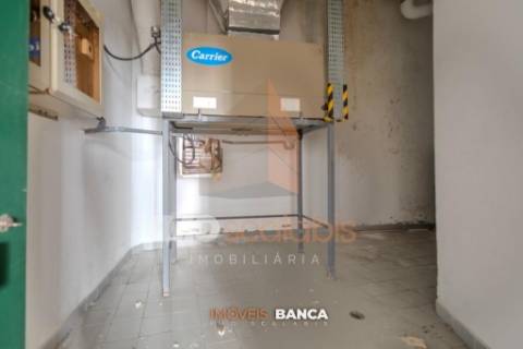 Loja / Espaço para Serviços | Centro Histórico de Santarém