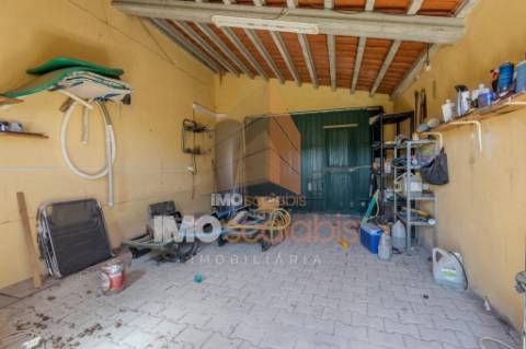 Moradia T4 com terreno rústico em Alforzemel – Almoster, Santarém