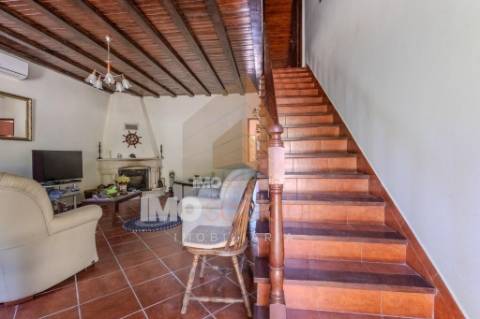Moradia T4 com terreno rústico em Alforzemel – Almoster, Santarém