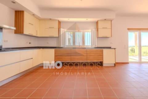 Moradia T4 Térrea Romeira – Santarém | Terreno 1 Hectare