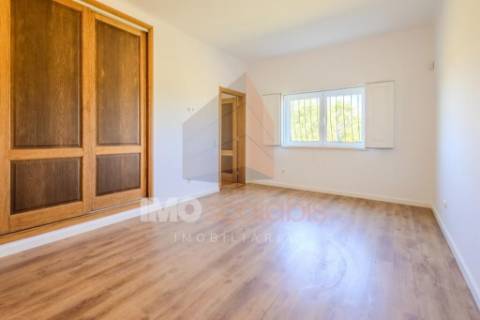 Moradia T4 Térrea Romeira – Santarém | Terreno 1 Hectare