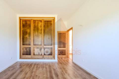 Moradia T4 Térrea Romeira – Santarém | Terreno 1 Hectare
