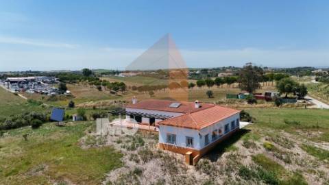 Moradia T4 Térrea Romeira – Santarém | Terreno 1 Hectare