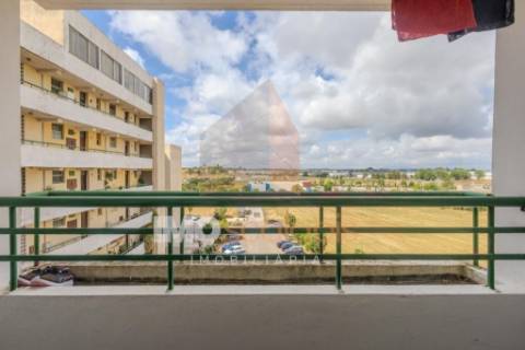 Apartamento T3 com Elevador e Vista Desafogada