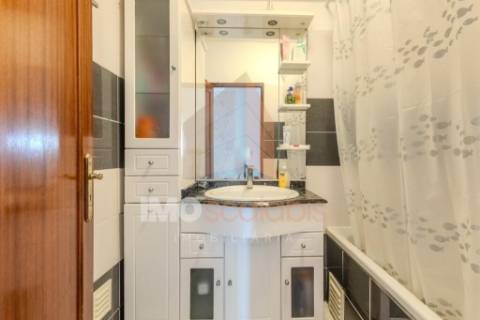 Apartamento T3 com Elevador e Vista Desafogada