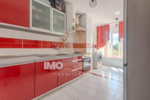 Apartamento T3 com Elevador e Vista Desafogada