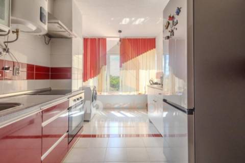 Apartamento T3 com Elevador e Vista Desafogada
