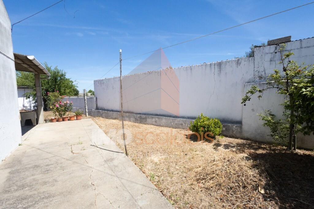 Moradia Térrea com anexos e logradouro em Alpiarça
