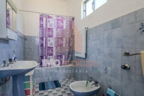 Moradia Térrea com anexos e logradouro em Alpiarça
