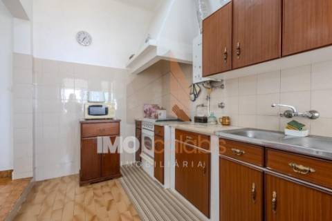 Moradia Térrea com anexos e logradouro em Alpiarça