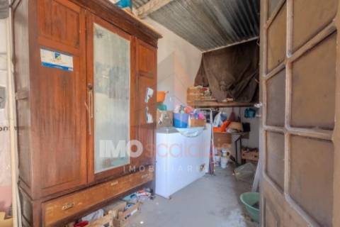 Moradia Térrea com anexos e logradouro em Alpiarça