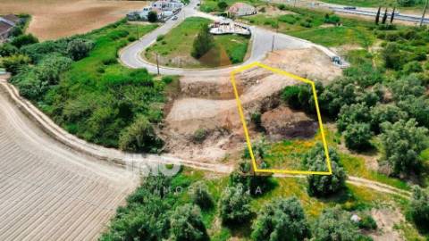 TERRENO URBANO COM VISTA CAMPO – PORTELA DAS PADEIRAS, SANTARÉM