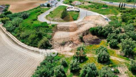 TERRENO URBANO COM VISTA CAMPO – PORTELA DAS PADEIRAS, SANTARÉM