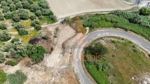 TERRENO URBANO COM VISTA CAMPO – PORTELA DAS PADEIRAS, SANTARÉM