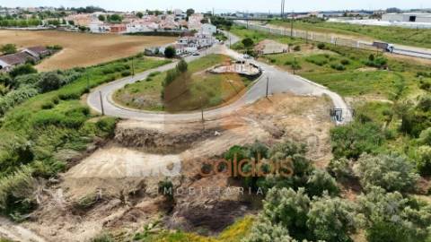 TERRENO URBANO COM VISTA CAMPO – PORTELA DAS PADEIRAS, SANTARÉM