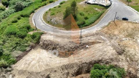 TERRENO URBANO COM VISTA CAMPO – PORTELA DAS PADEIRAS, SANTARÉM