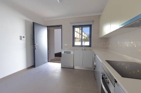 Apartamento T2 novo com estacionamento em Fuzeta