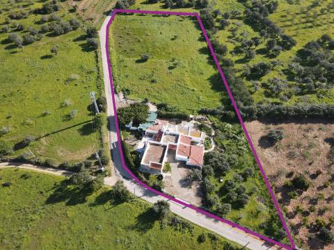 Moradia T3 com Terreno e Vista Mar em Bias do Sul