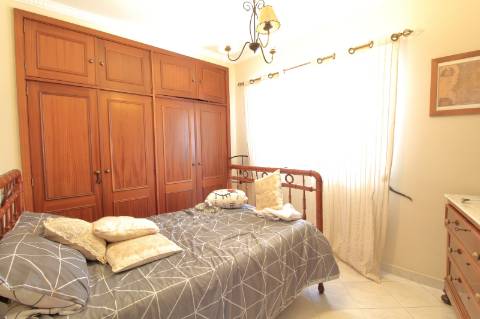 Moradia T4 Geminada com Garagem em Fuzeta