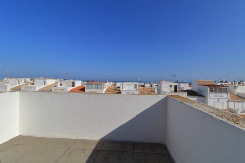 Moradia T4 Geminada com Garagem em Fuzeta