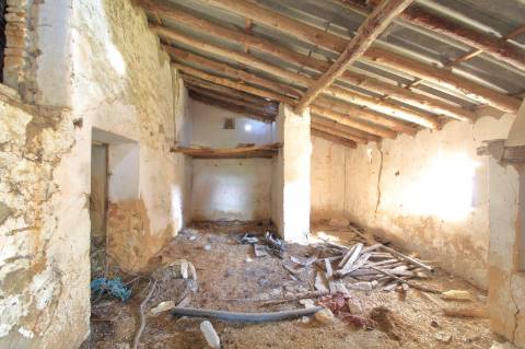 Ruína T2 com Terreno em Moncarapacho - Olhão