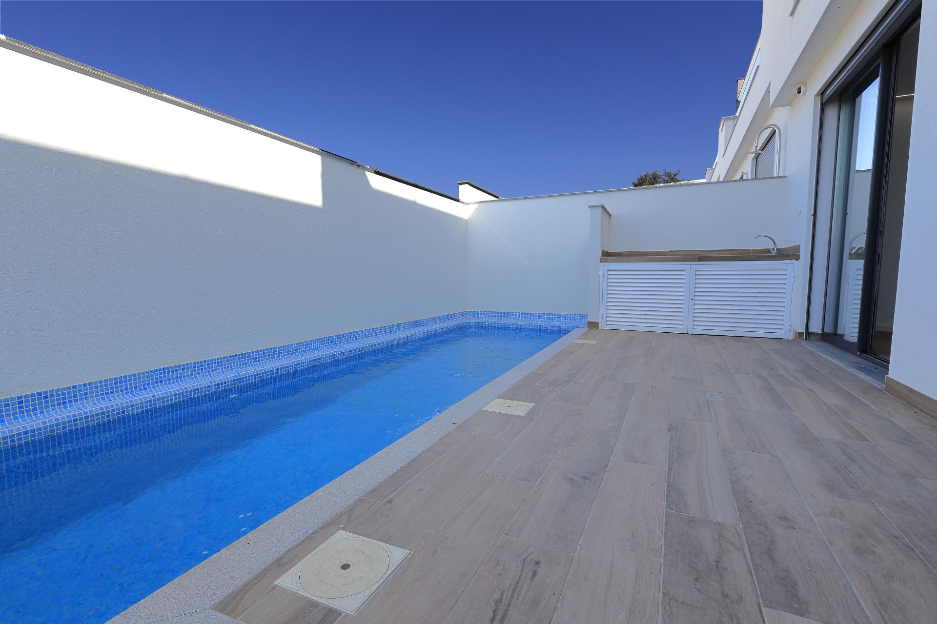 Moradia T3 com Vista Mar, Piscina e Estacionamento em Fuzeta