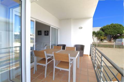 Formidável Apartamento T2 em Condomínio Privado e com Vista Mar em Fuzeta