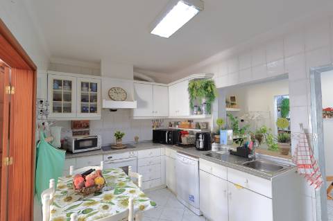 Moradia T4 Geminada com Garagem em Fuzeta