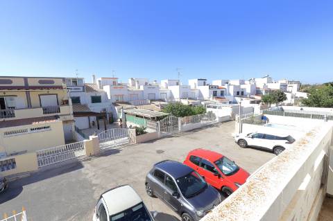 Moradia T4 Geminada com Garagem em Fuzeta