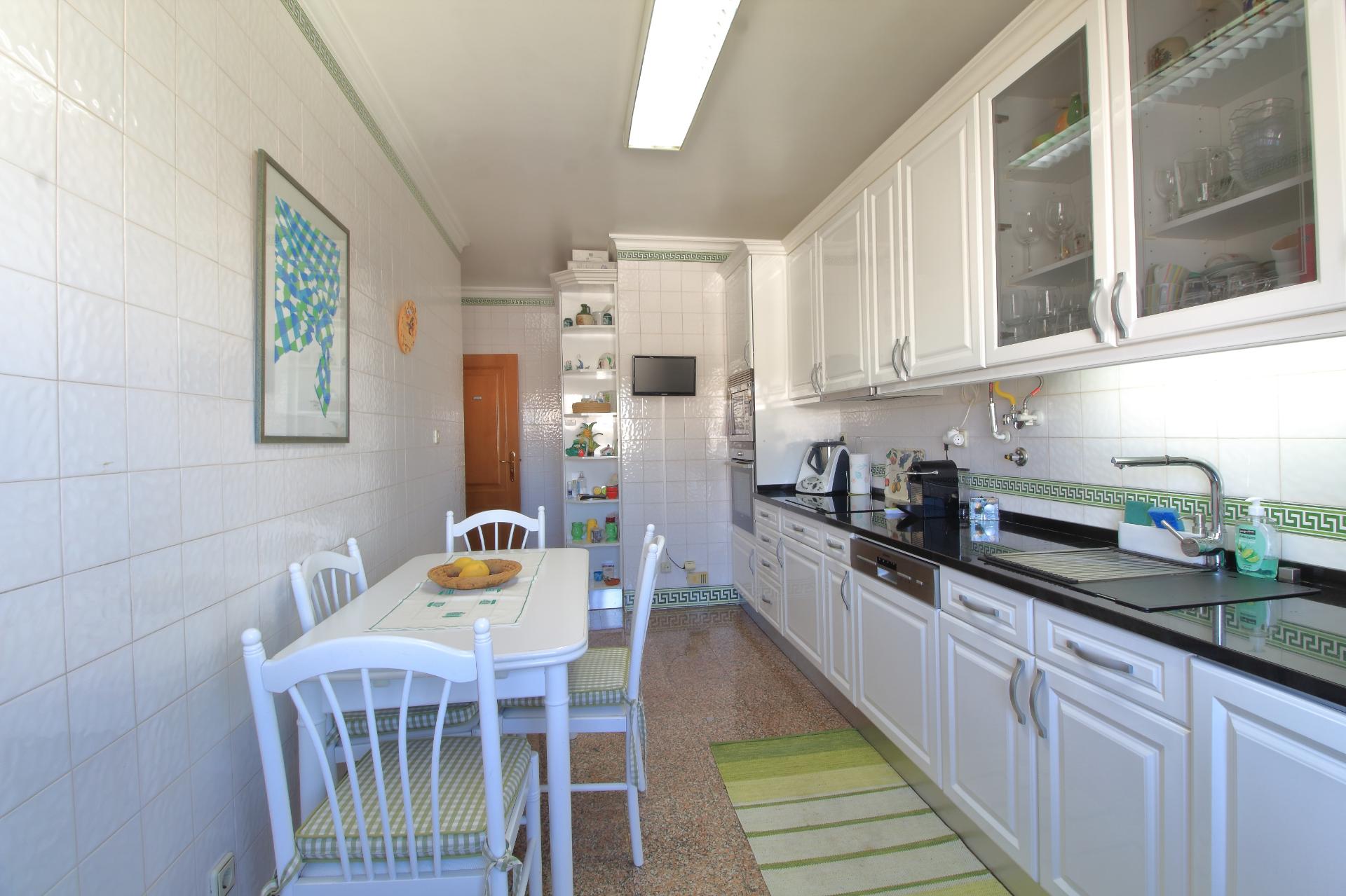 Apartamento T4 com Garagem Box em Faro