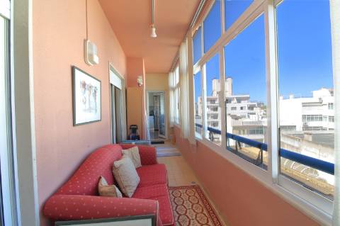 Apartamento T4 com Garagem Box em Faro