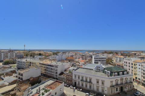 Apartamento T4 com Garagem Box em Faro
