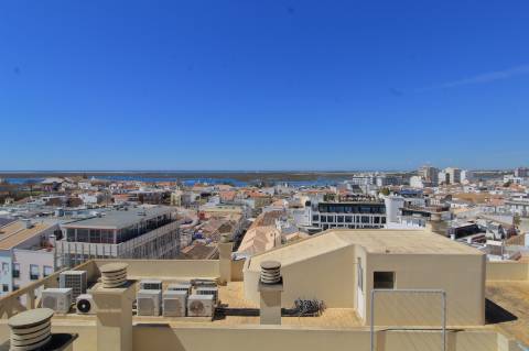 Apartamento T4 com Garagem Box em Faro