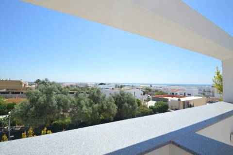 Moradia T3 com Vista Mar, Piscina e Estacionamento em Fuzeta