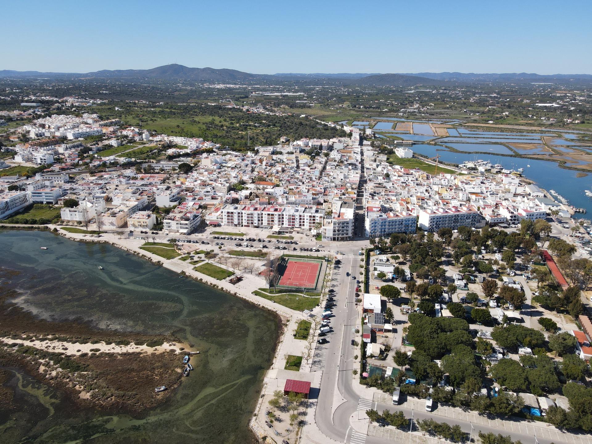 Apartamento T2+1 com Terraço Privativo em Fuzeta