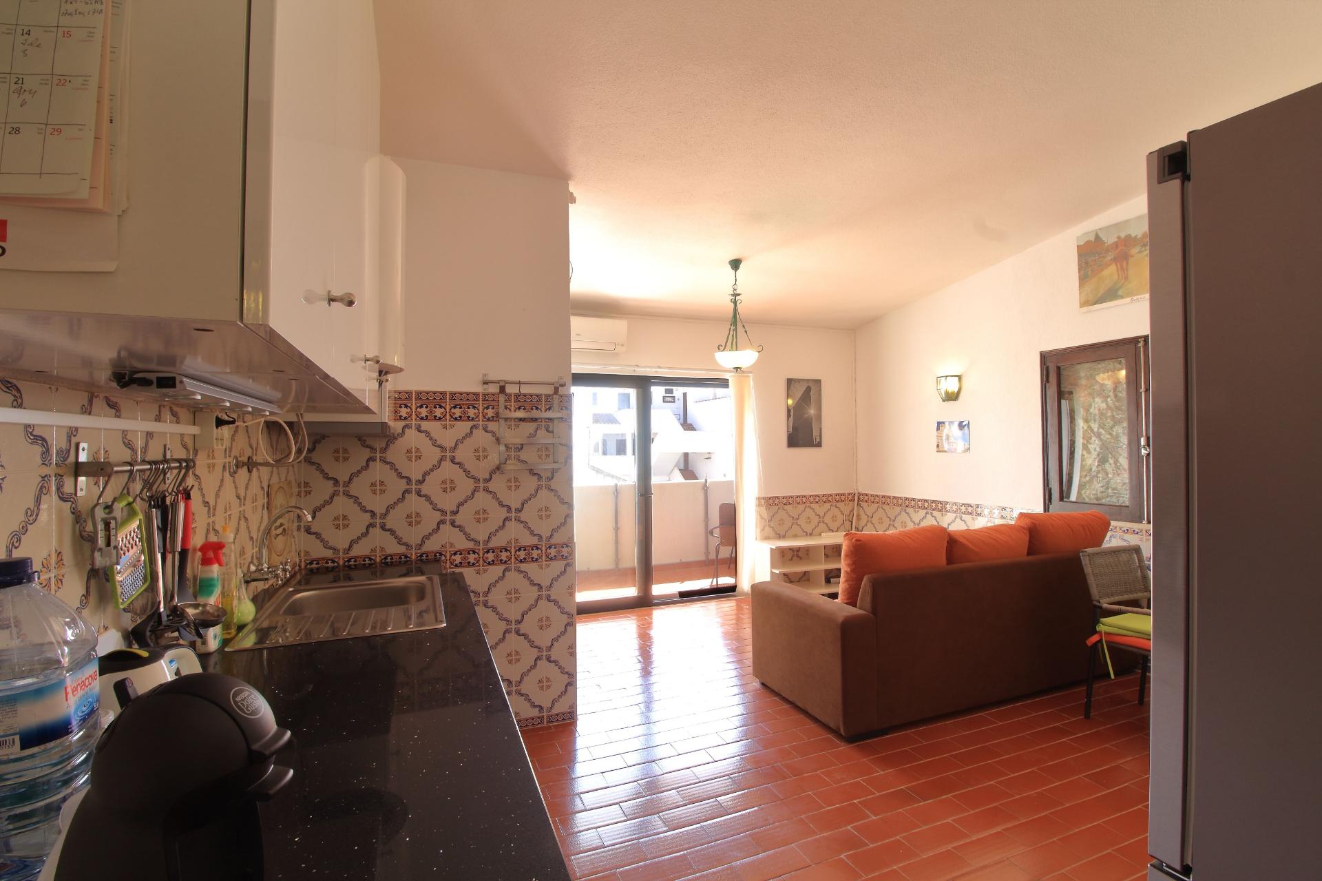 Apartamento T1+1 com garagem box em Marim - Olhão
