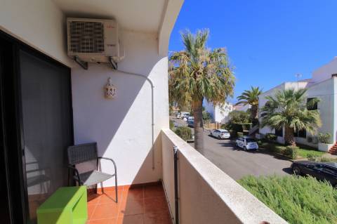 Apartamento T1+1 com garagem box em Marim - Olhão