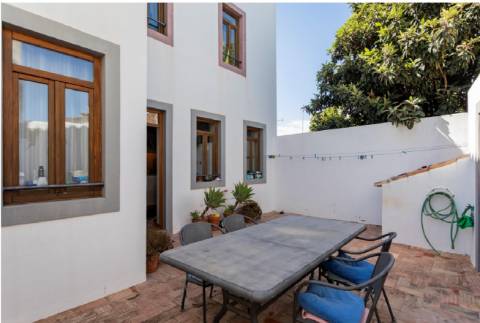 Moradia T2+1 com Espaço Comercial em Estoi - Faro