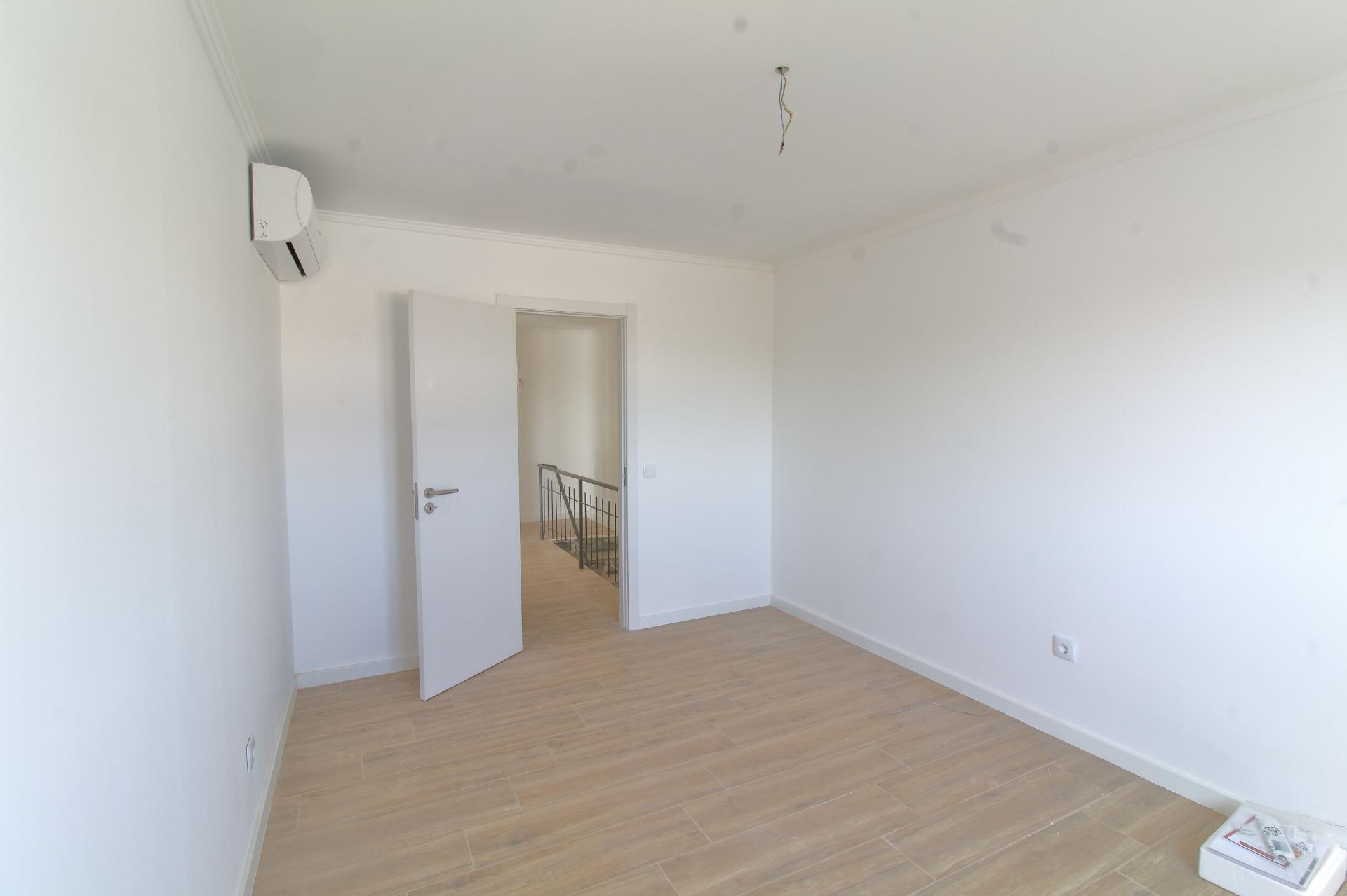 Moradia T2+1 Renovada em Chelote - Faro