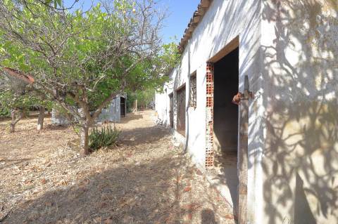 Moradia T2 + 2 para renovar em Arroio - Luz de Tavira