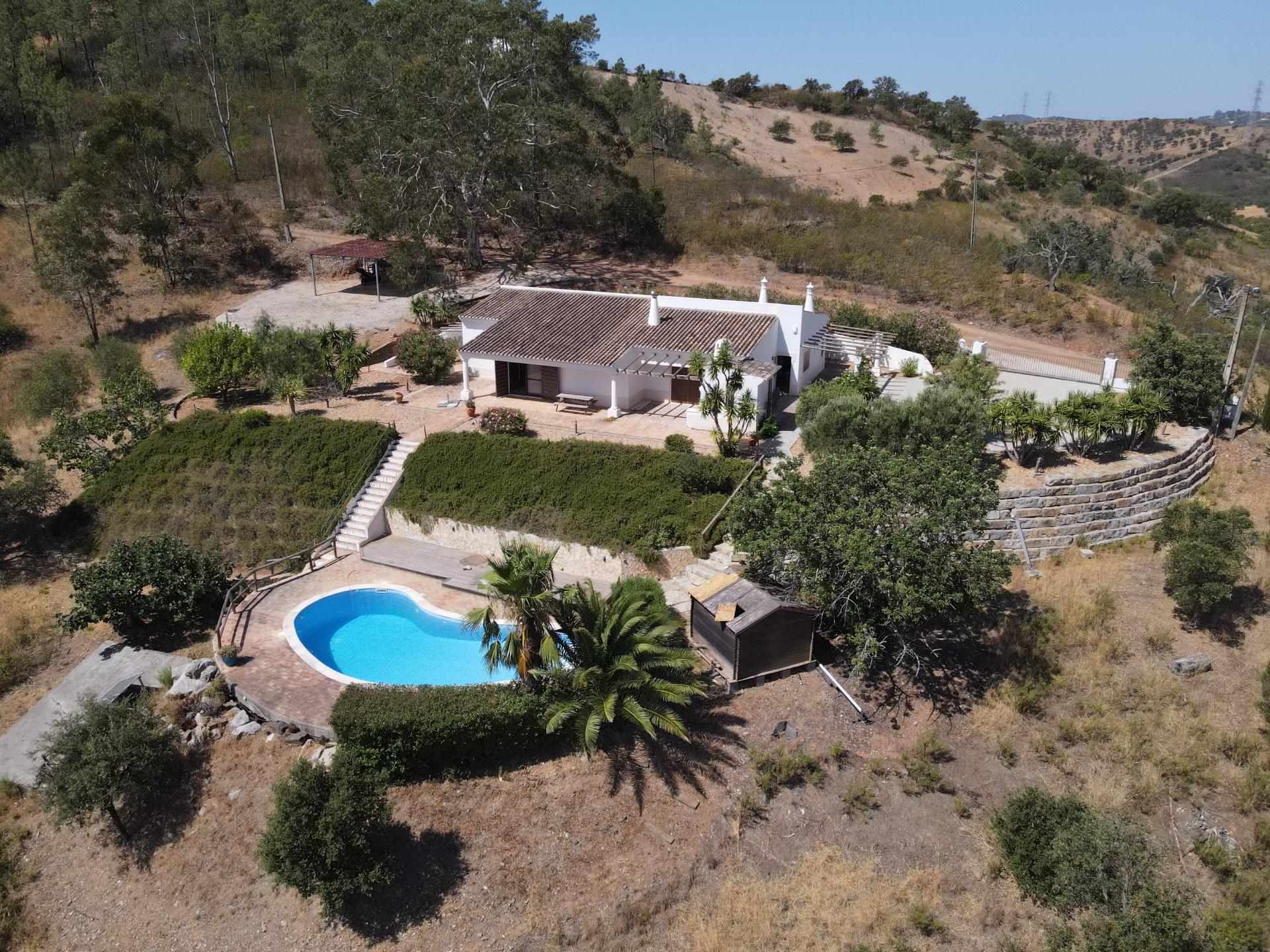 Moradia T3 com Piscina e Terreno em Porto Carvalhoso - Tavira
