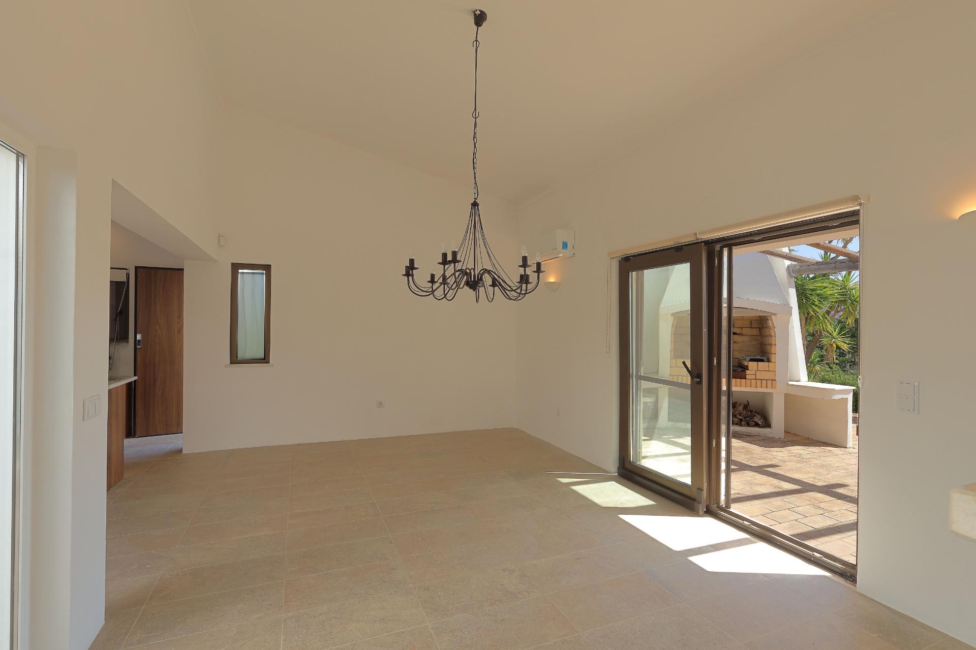 Moradia T3 com Piscina e Terreno em Porto Carvalhoso - Tavira