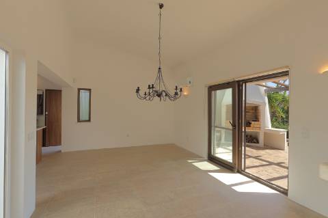 Moradia T3 com Piscina e Terreno em Porto Carvalhoso - Tavira