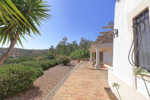 Moradia T3 com Piscina e Terreno em Porto Carvalhoso - Tavira